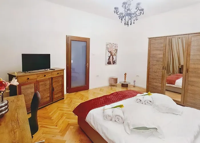 Apartment Spacious 5* Luxury In Historic Center Free Parking
